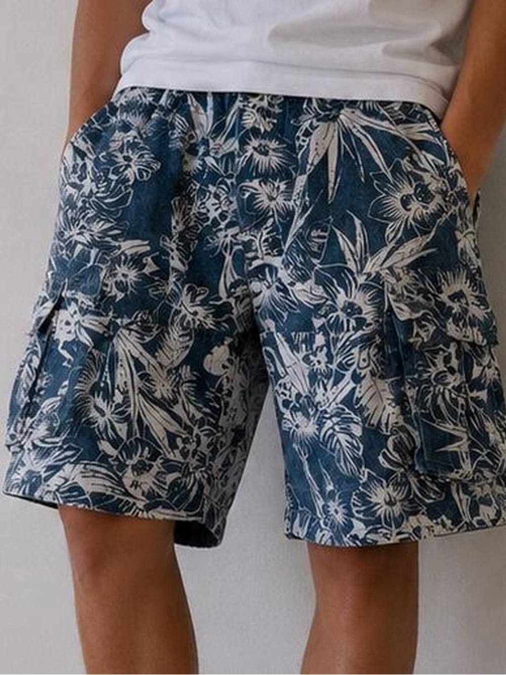 Vintage Abercrombie Blue & White Tropical Floral Cargo Shorts Size 12